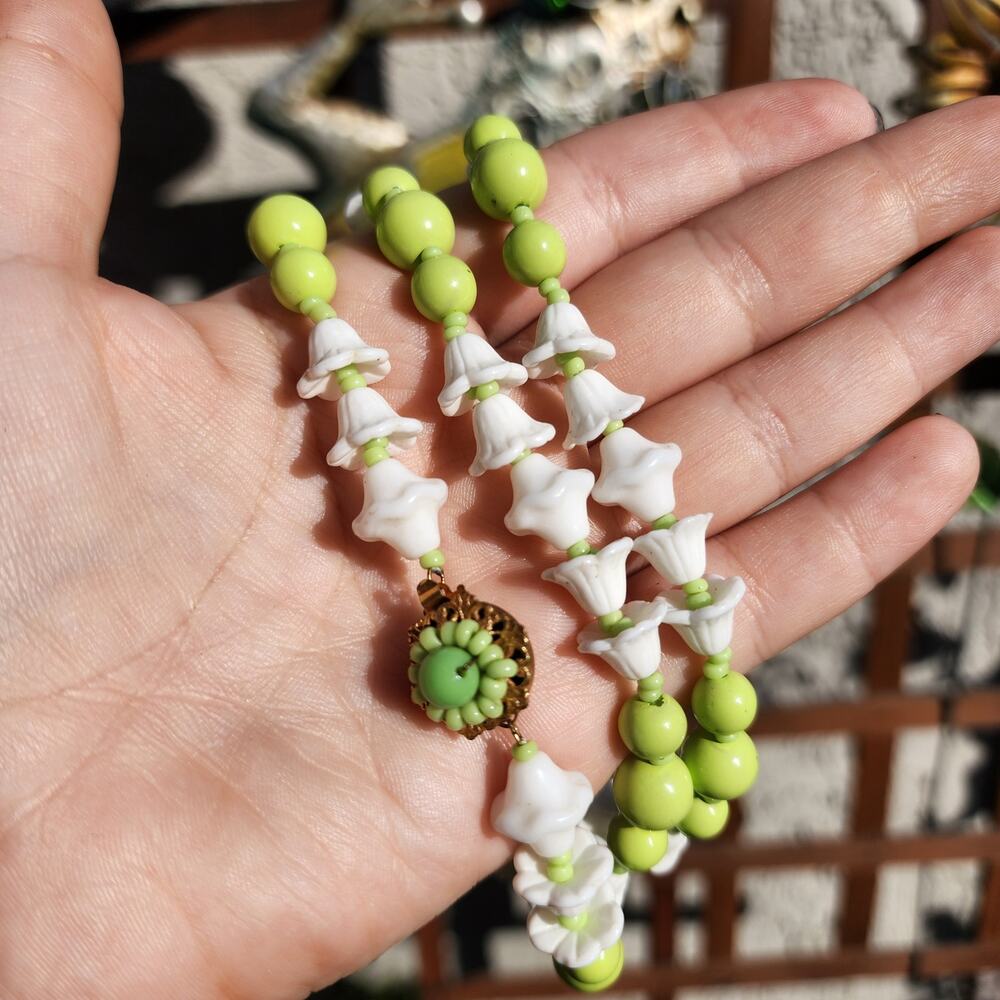 Vtg SIGNED Miriam Haskell Necklce White Milk Glass Green Enamel Tulip Flower - Picture 3 of 13